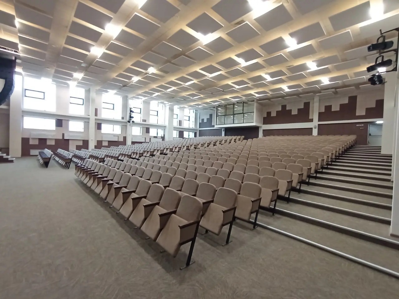 Поучаствовали в поставке кресел для новой школы по ул. Обрывная, г. Краснодара